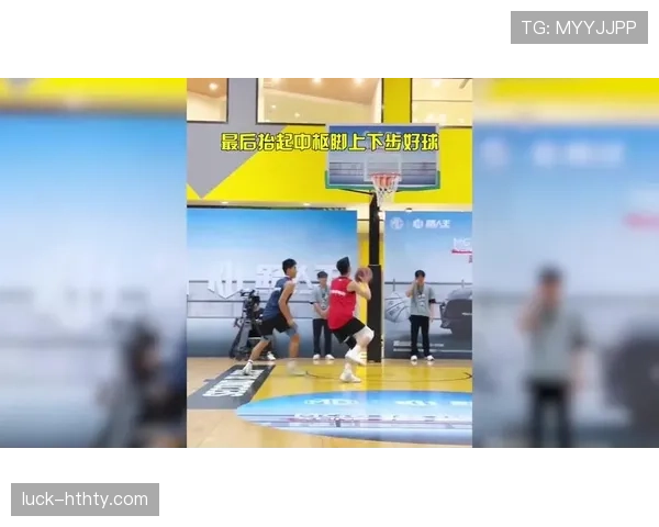 篮球持球启动规则解析：中枢脚与起运时机